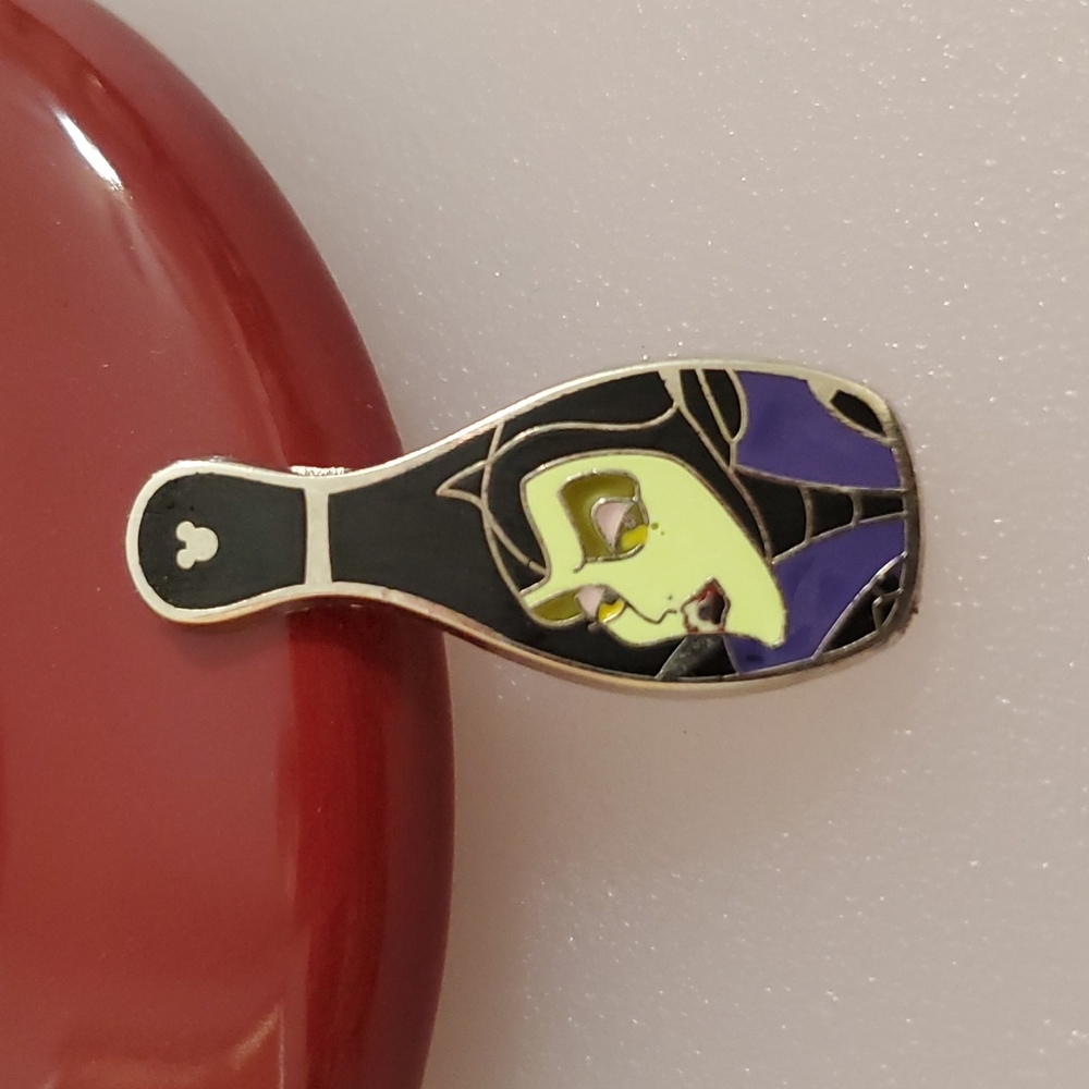 Disney Maleficent Hidden Mickey 6 of 10 2008 Trading Pin Disneyland WDW Parks